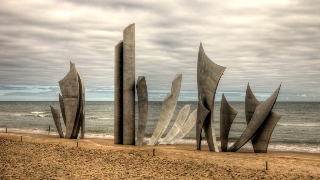 Omaha_Beach_monument